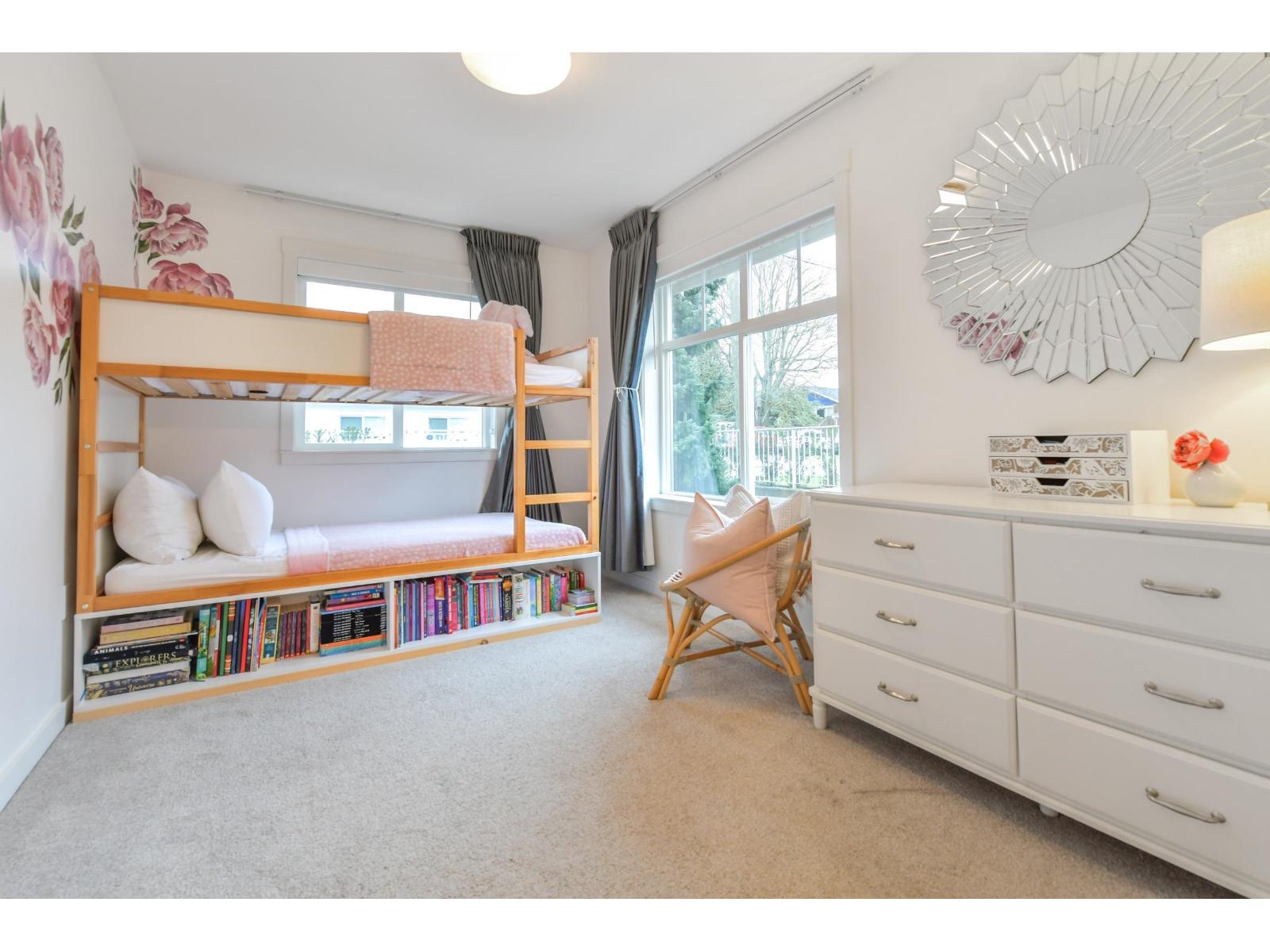 203 15621 MARINE DRIVE, White Rock