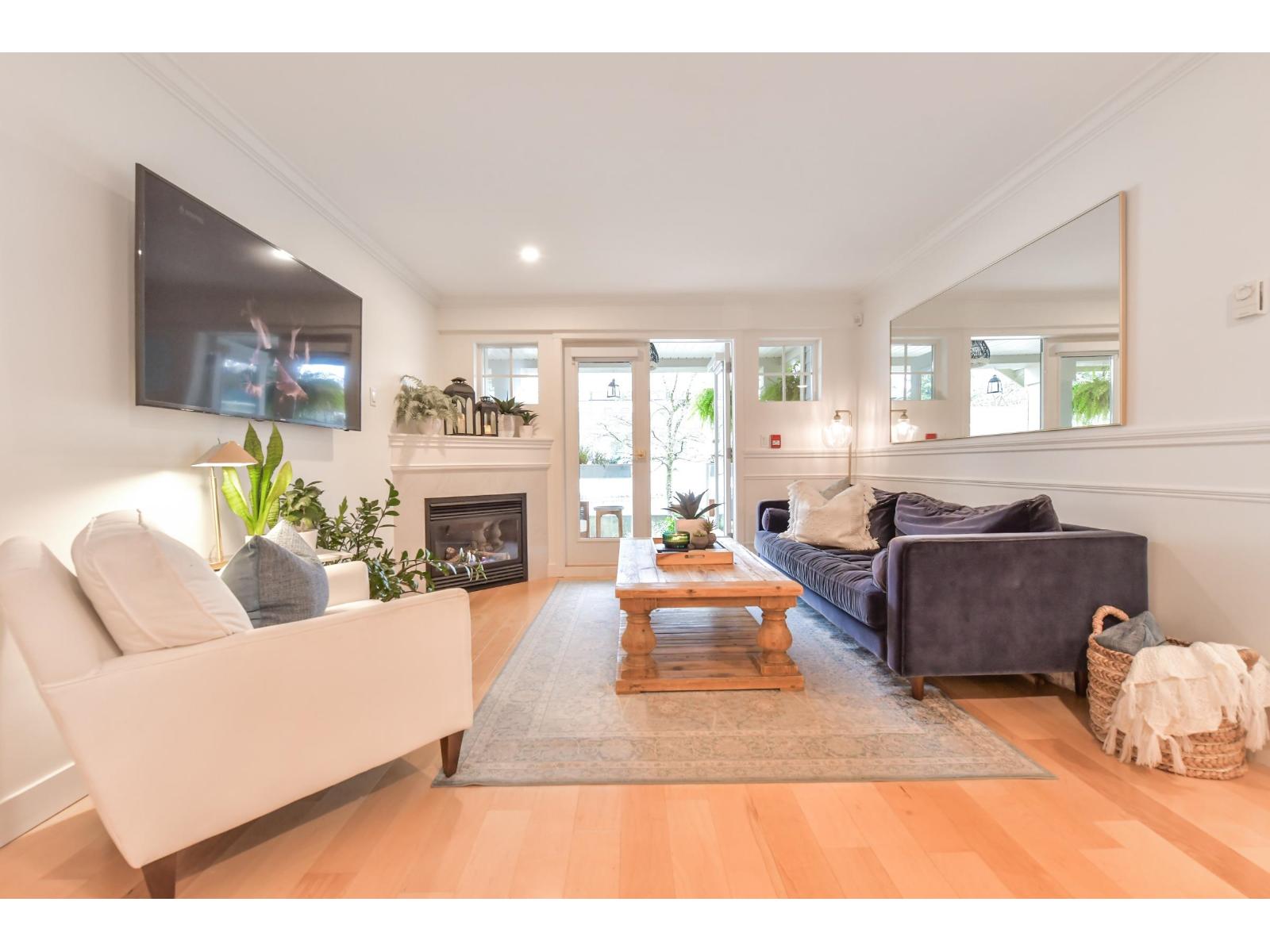 203 15621 MARINE DRIVE, White Rock