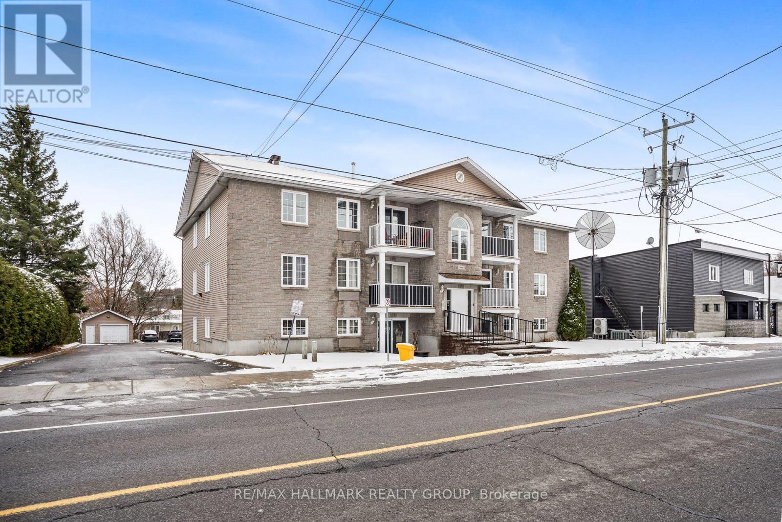 1005 LAURIER STREET - 1