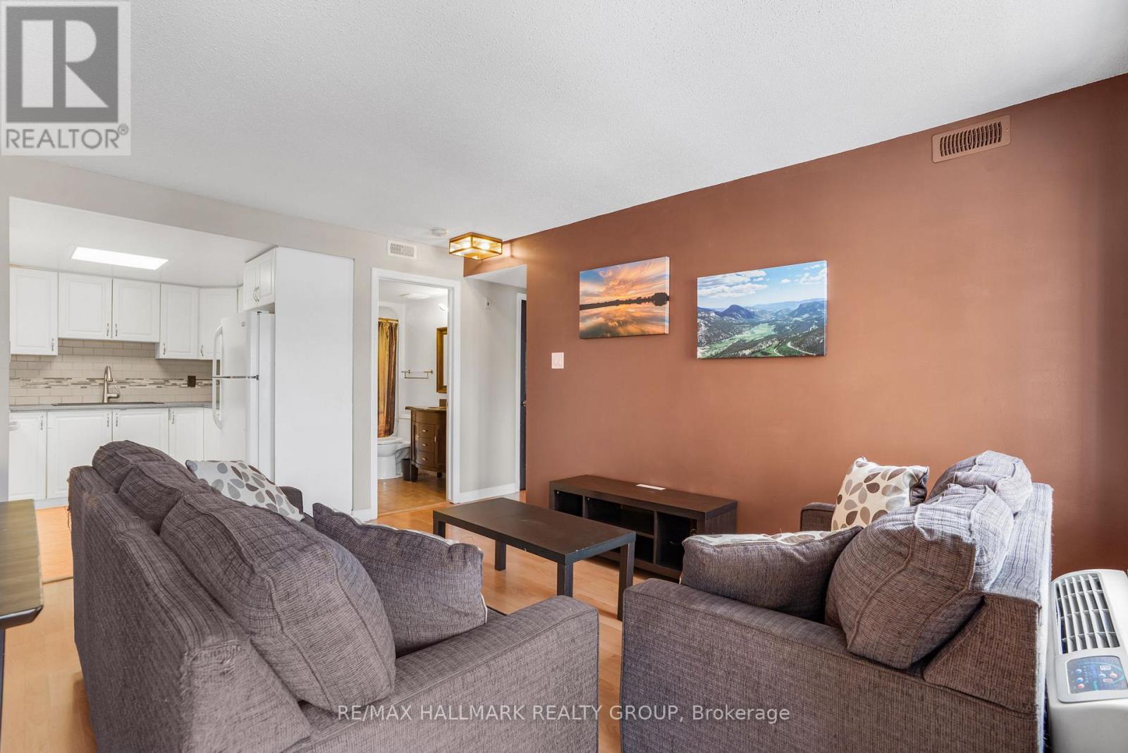 1005 LAURIER STREET - 15