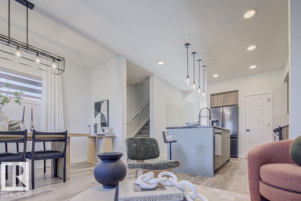 1214 MCLEOD AV - 19