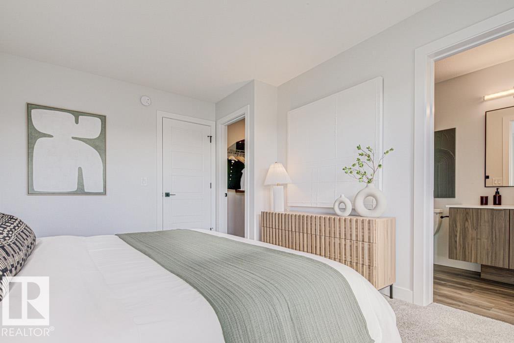 1214 MCLEOD AV - 32