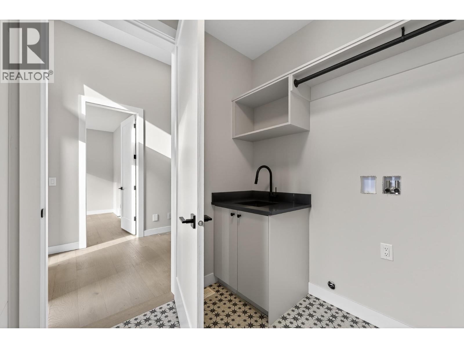 2138 LINFIELD Drive, Kamloops