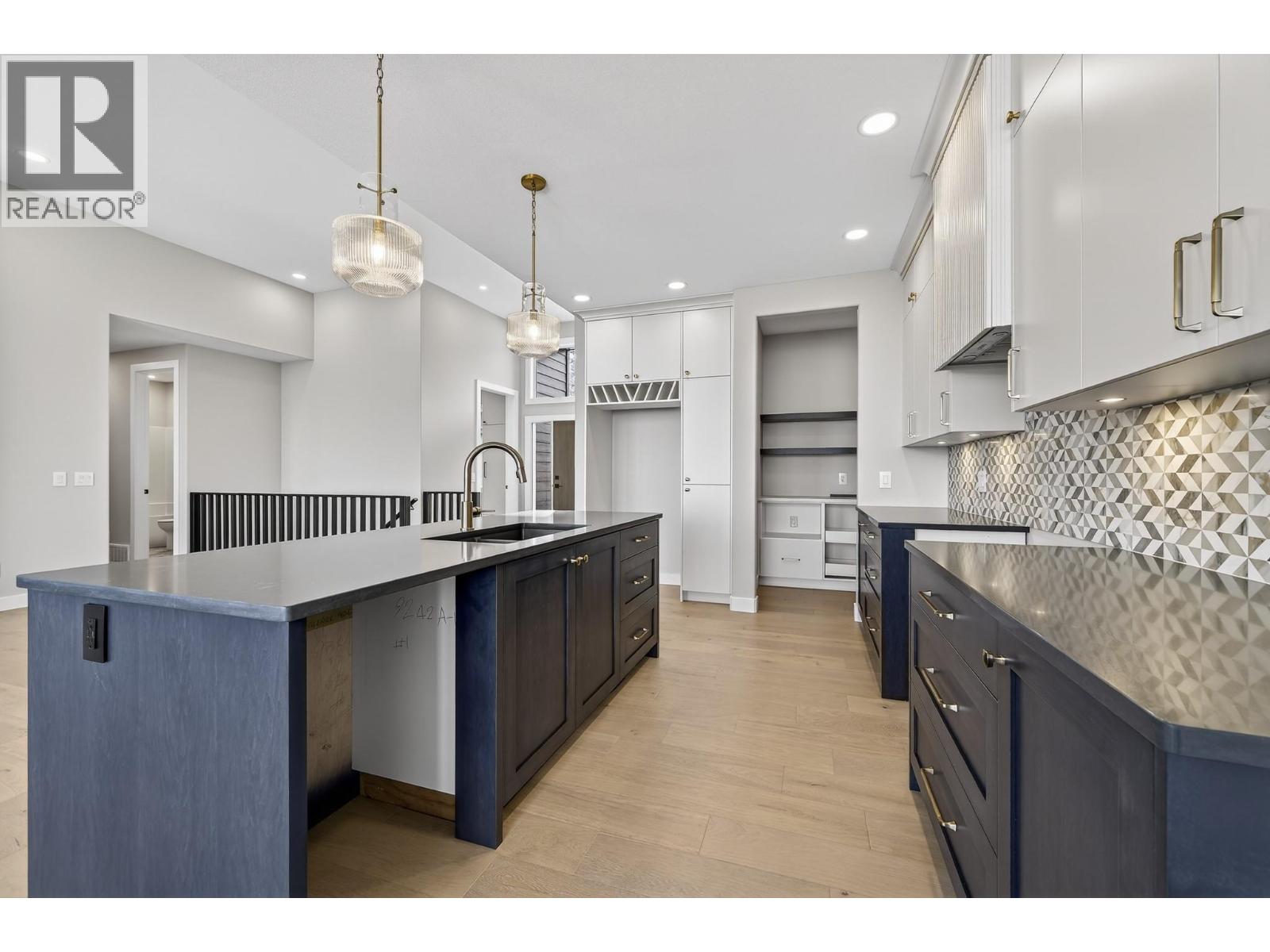 2138 LINFIELD Drive, Kamloops