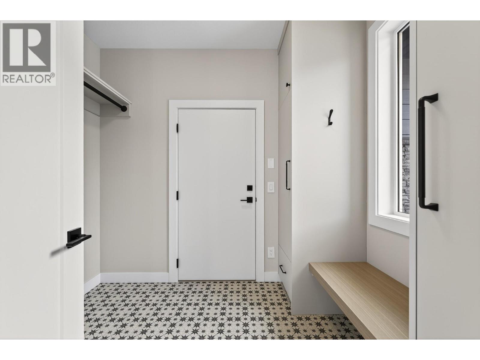 2138 LINFIELD Drive, Kamloops