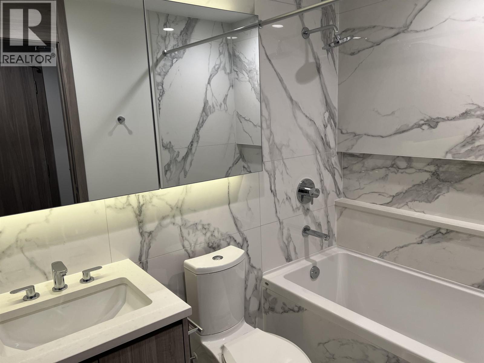 401 4890 LOUGHEED HIGHWAY, Burnaby