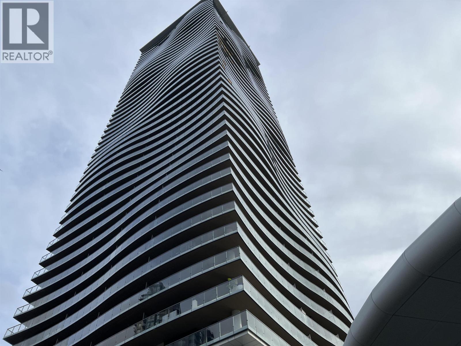 401 4890 LOUGHEED HIGHWAY, Burnaby