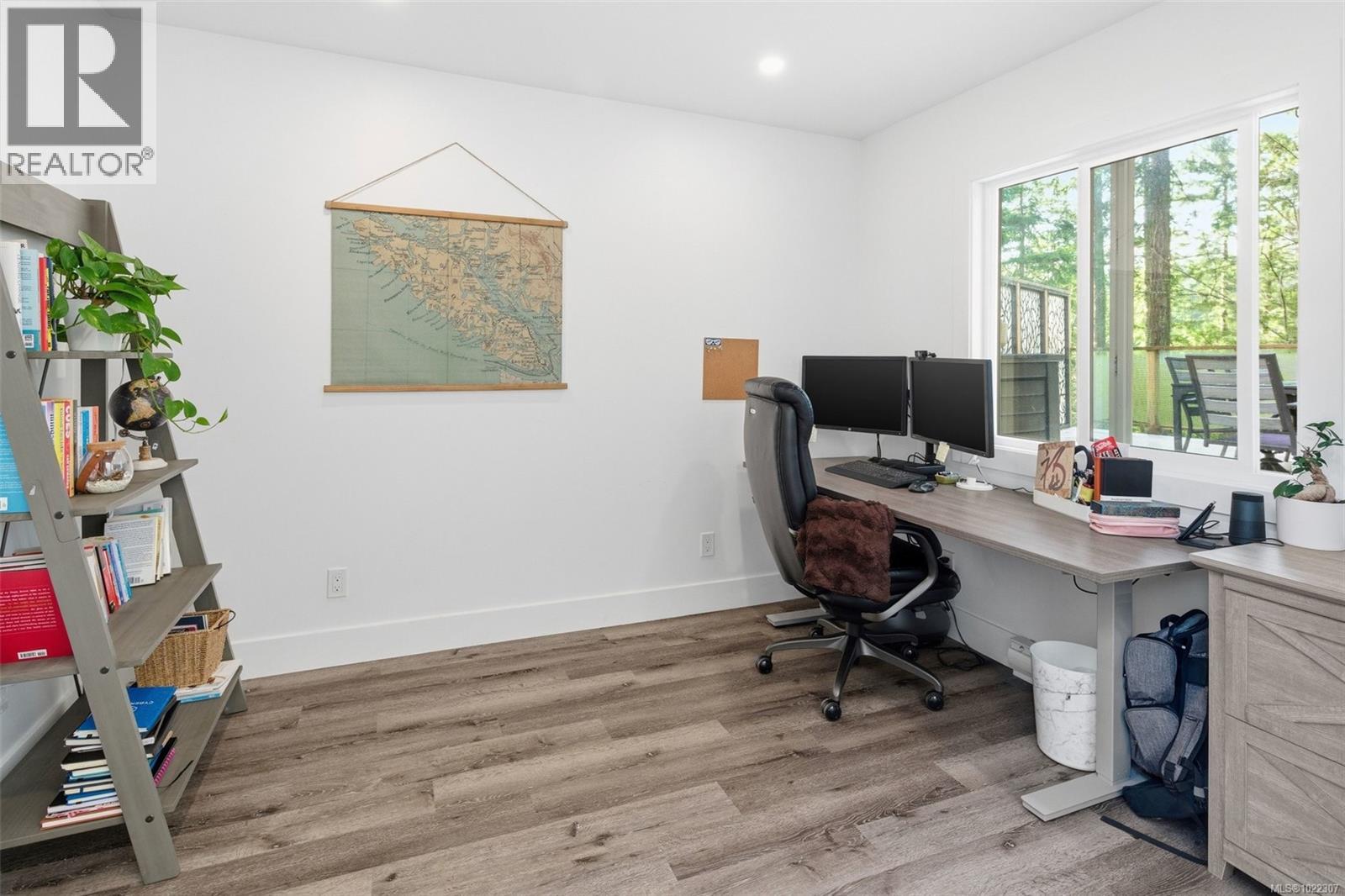 864 Woodsview Pl, Central Saanich