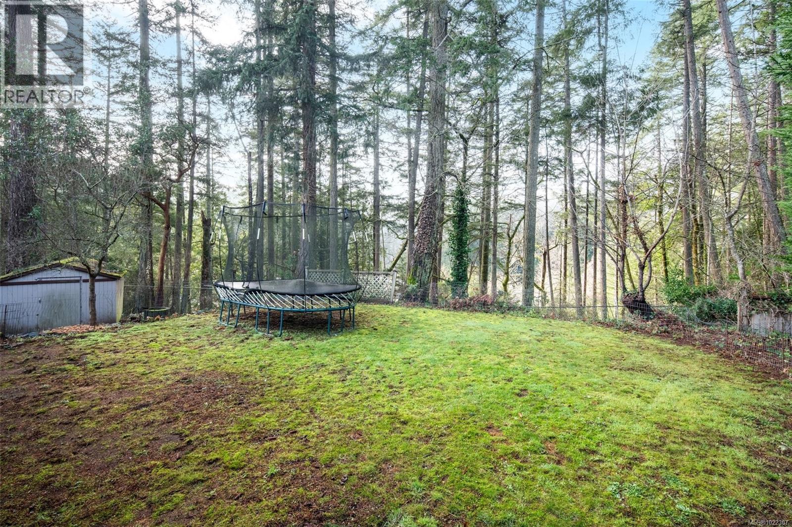 864 Woodsview Pl, Central Saanich