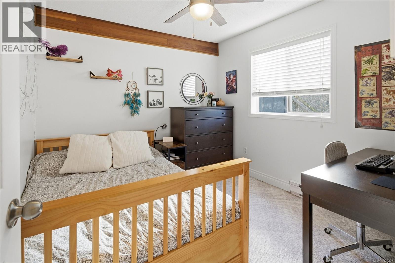 864 Woodsview Pl, Central Saanich