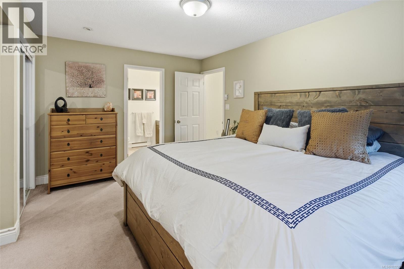 864 Woodsview Pl, Central Saanich