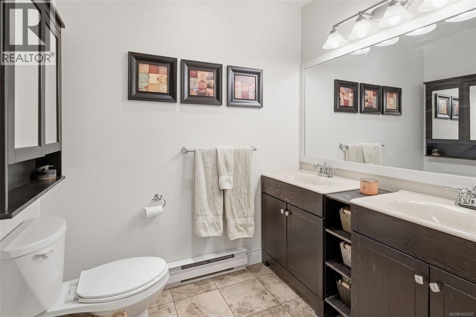 864 Woodsview Pl, Central Saanich