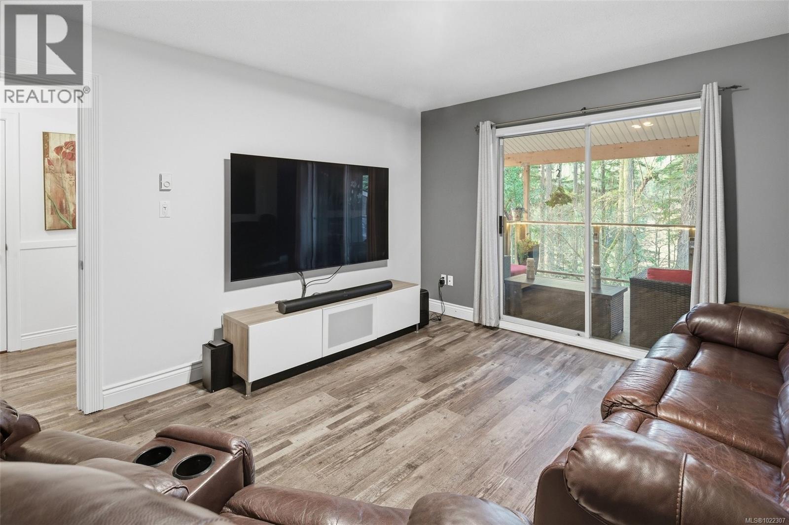 864 Woodsview Pl, Central Saanich