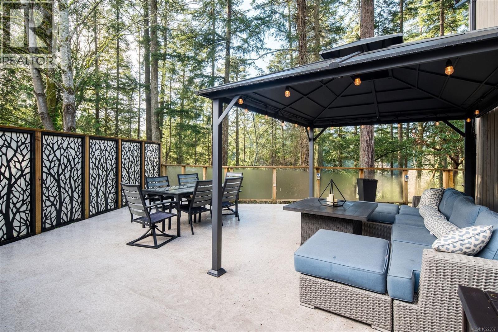 864 Woodsview Pl, Central Saanich