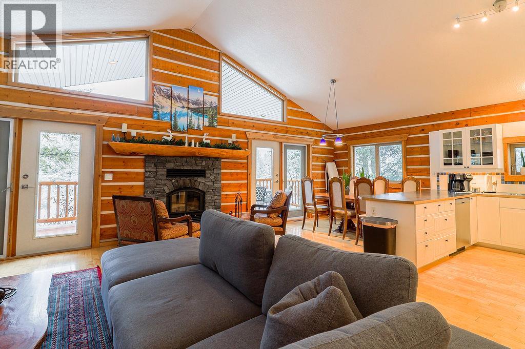 6755 COLUMBIA LAKE Road, Fairmont Hot Springs