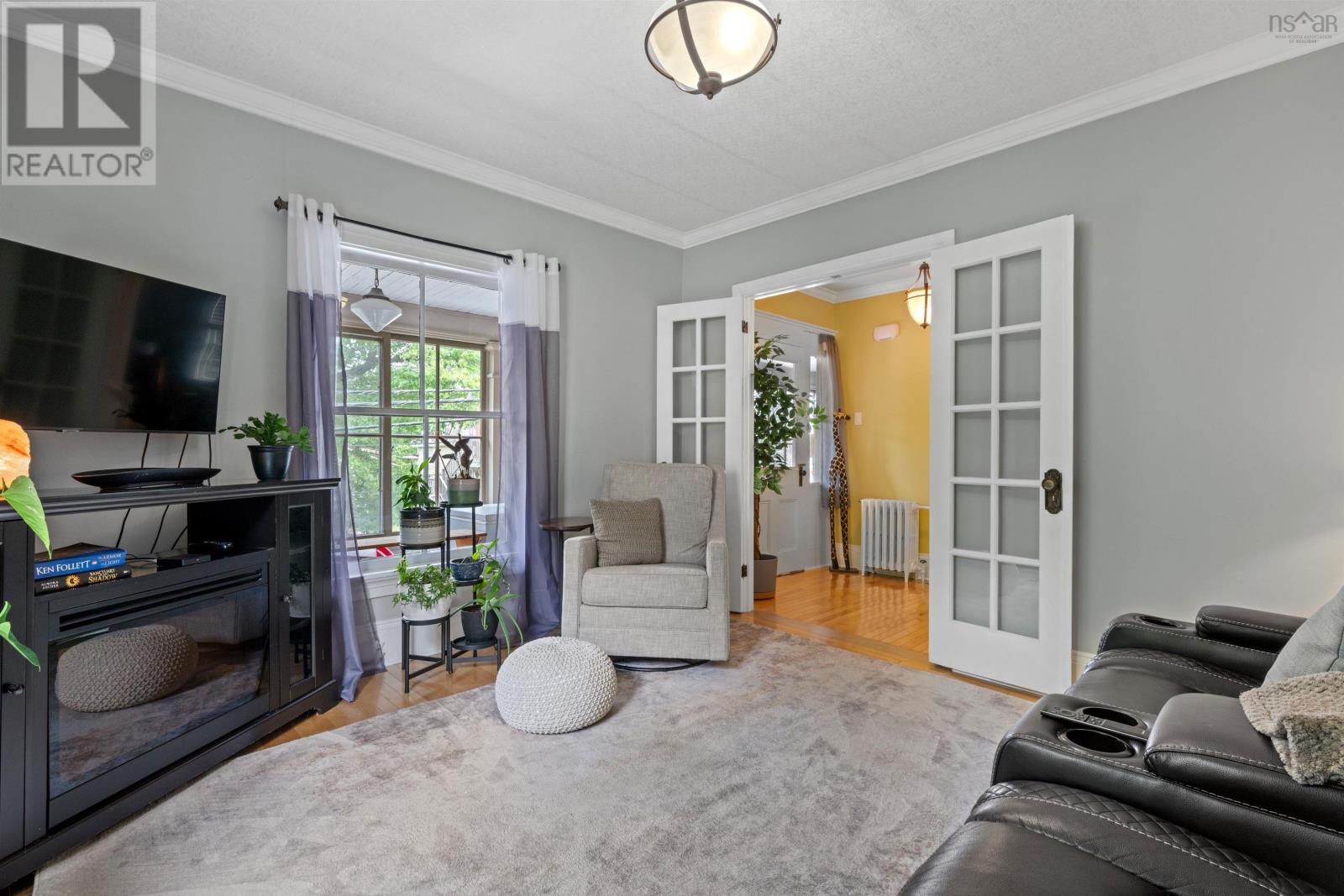 Property 21 of 50 of 153 Pleasant Street