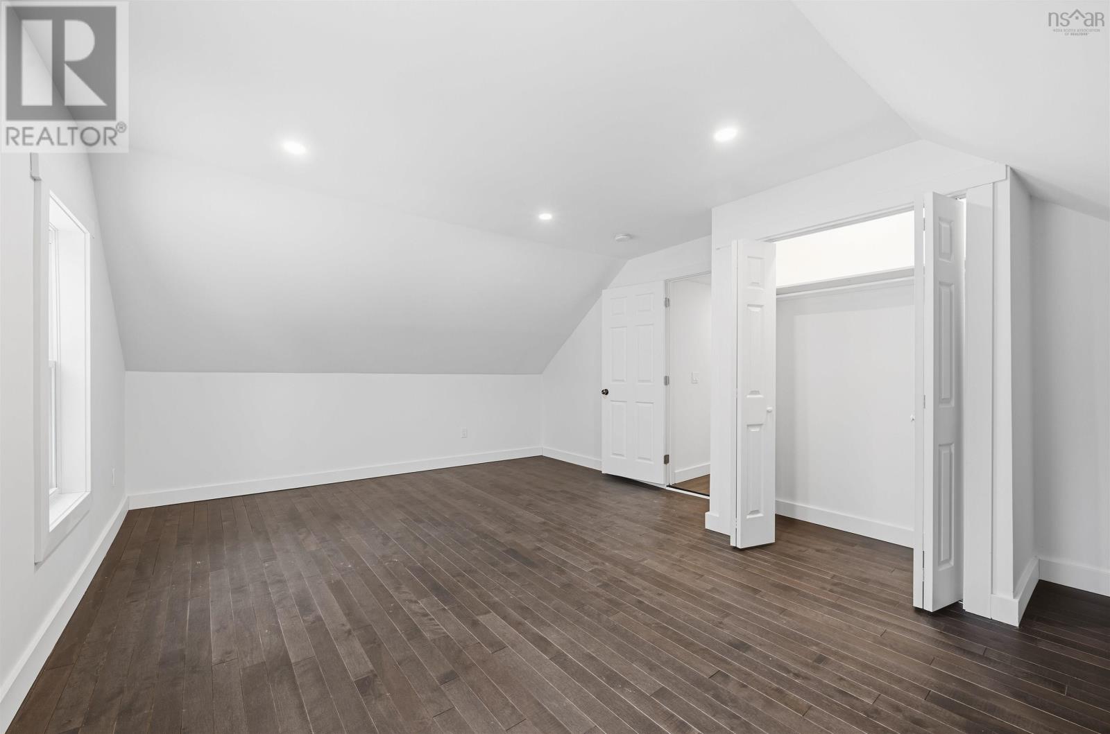 Property 31 of 45 of 221 MacLean Street