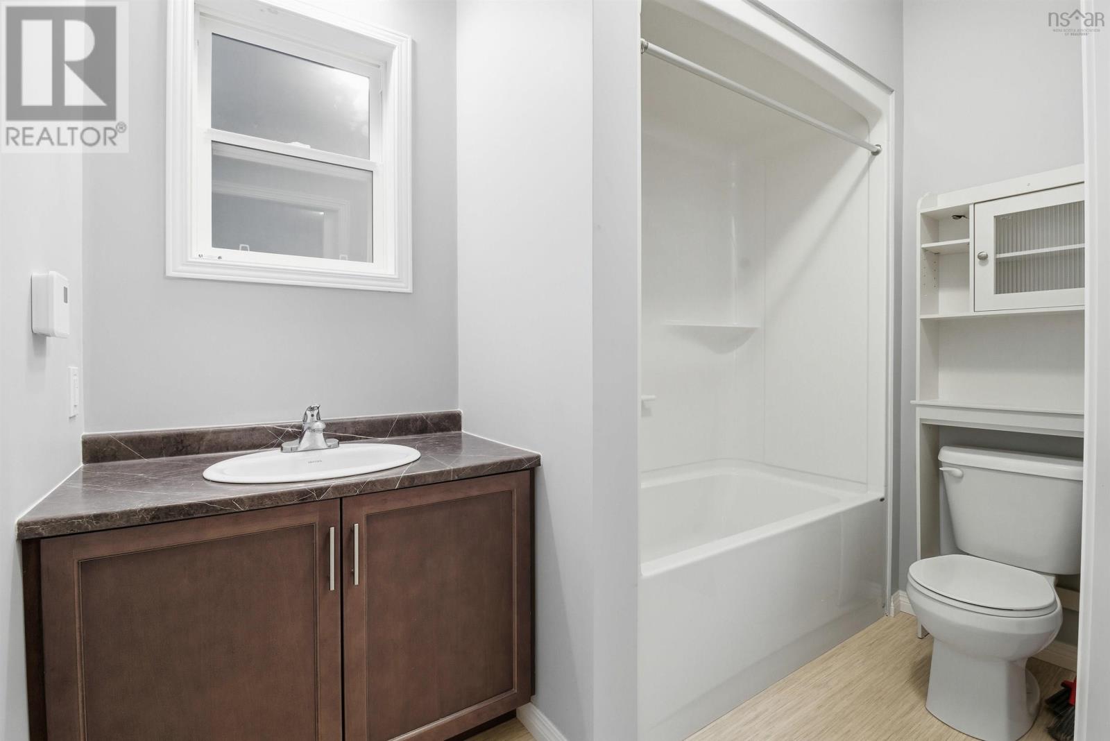 Property 6 of 42 of 7 Mansfield Lane