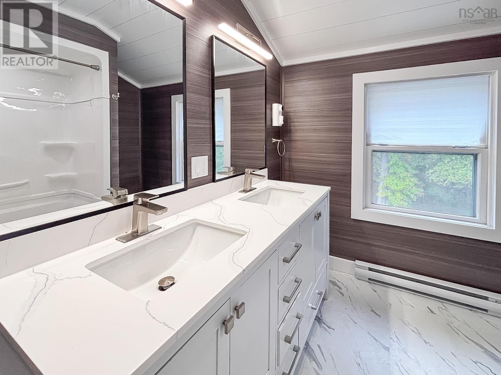 Property 21 of 31 of 186 Dufferin Street