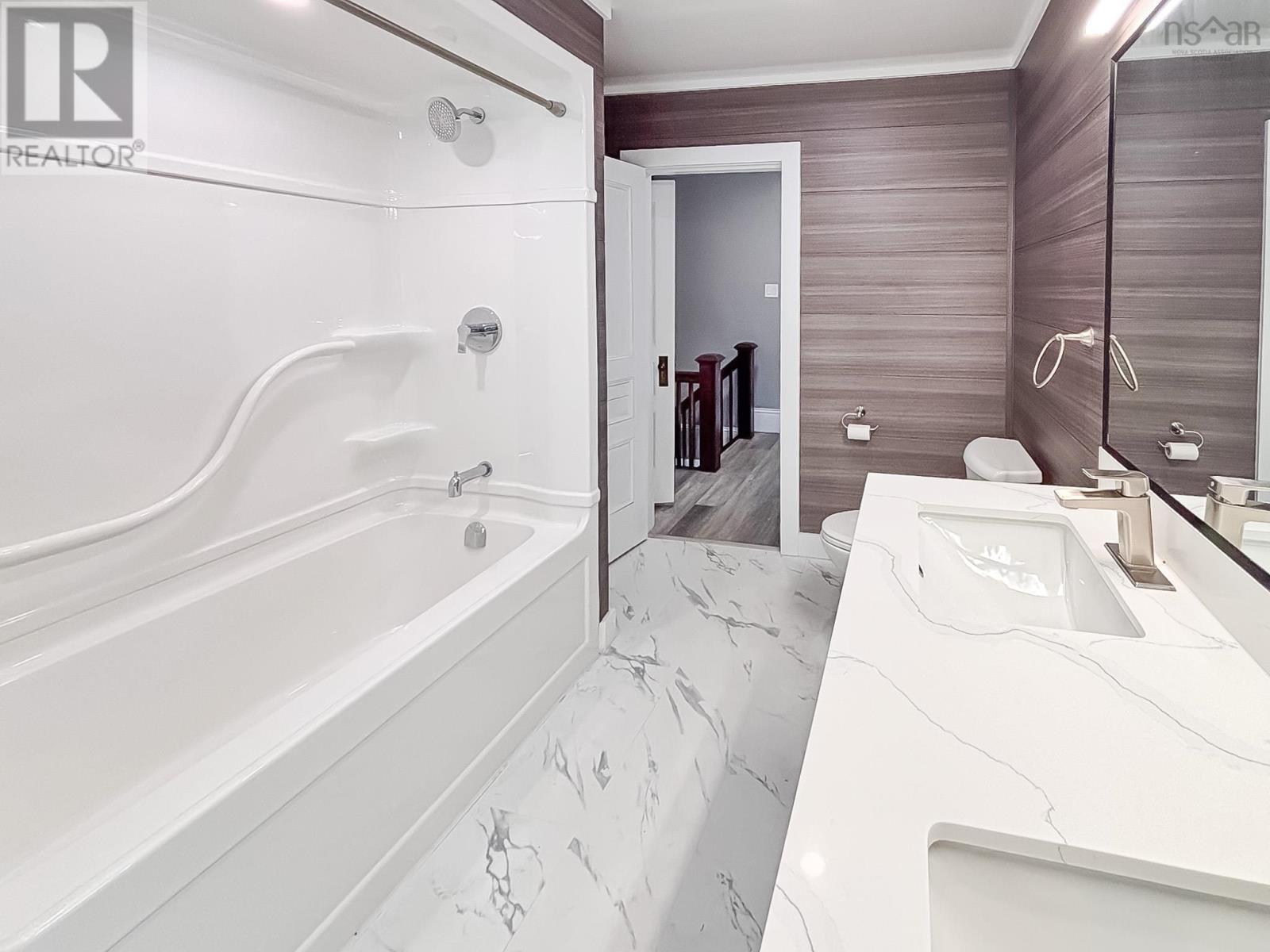 Property 20 of 31 of 186 Dufferin Street