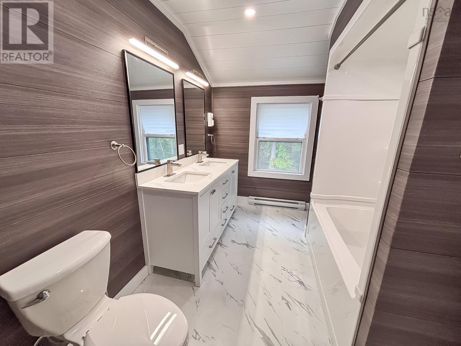 Property 17 of 31 of 186 Dufferin Street