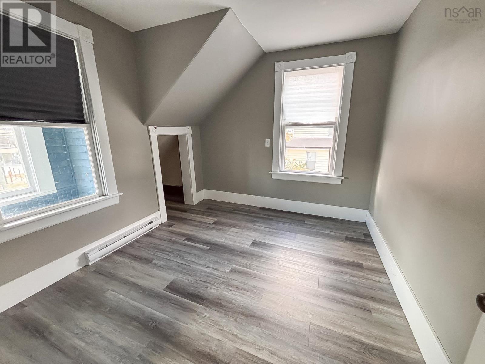 Property 23 of 31 of 186 Dufferin Street