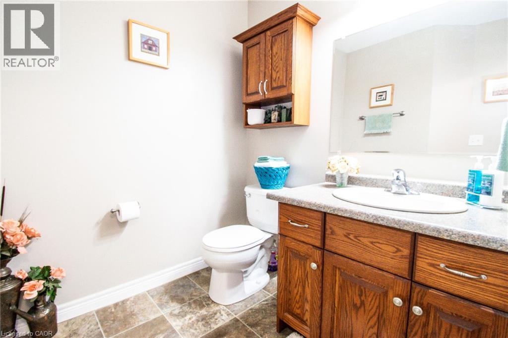 108 FOREST Street E - 24