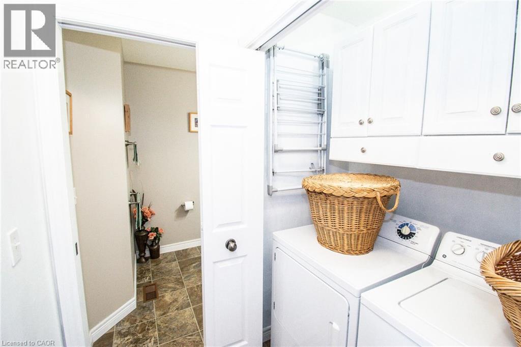 108 FOREST Street E - 23