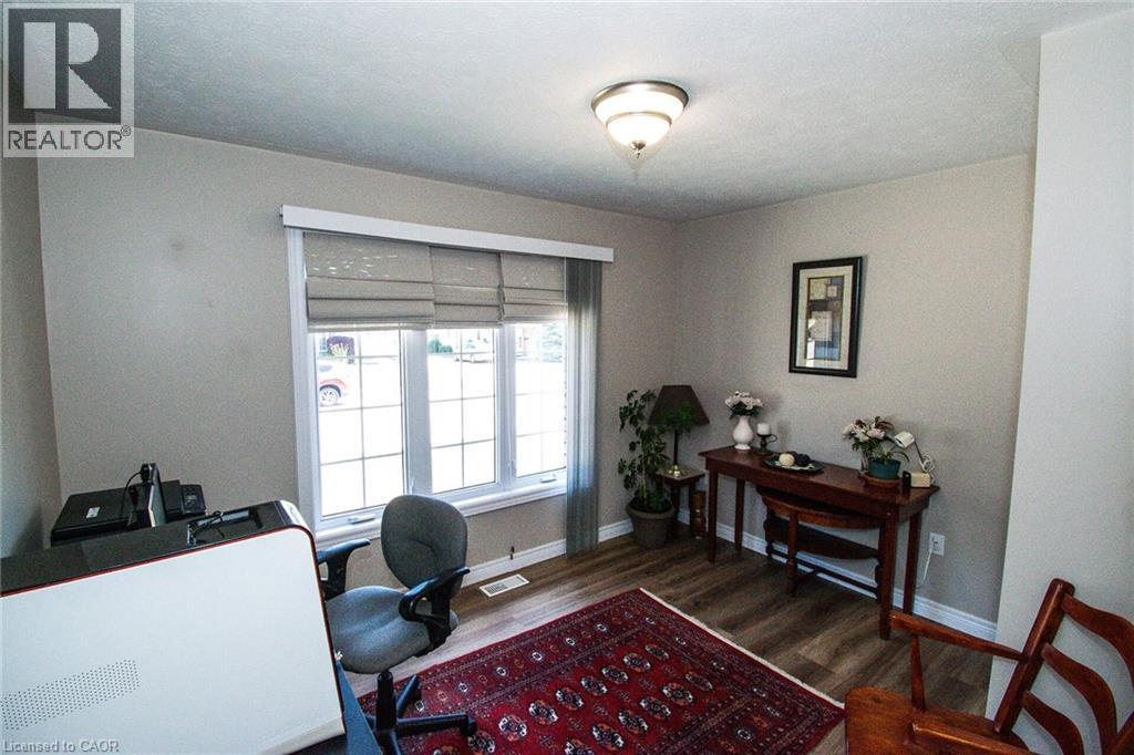 108 FOREST Street E - 21