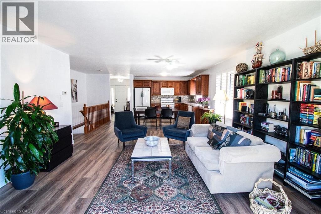 108 FOREST Street E - 13