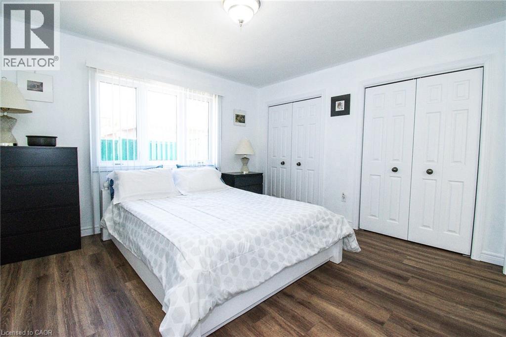 108 FOREST Street E - 16