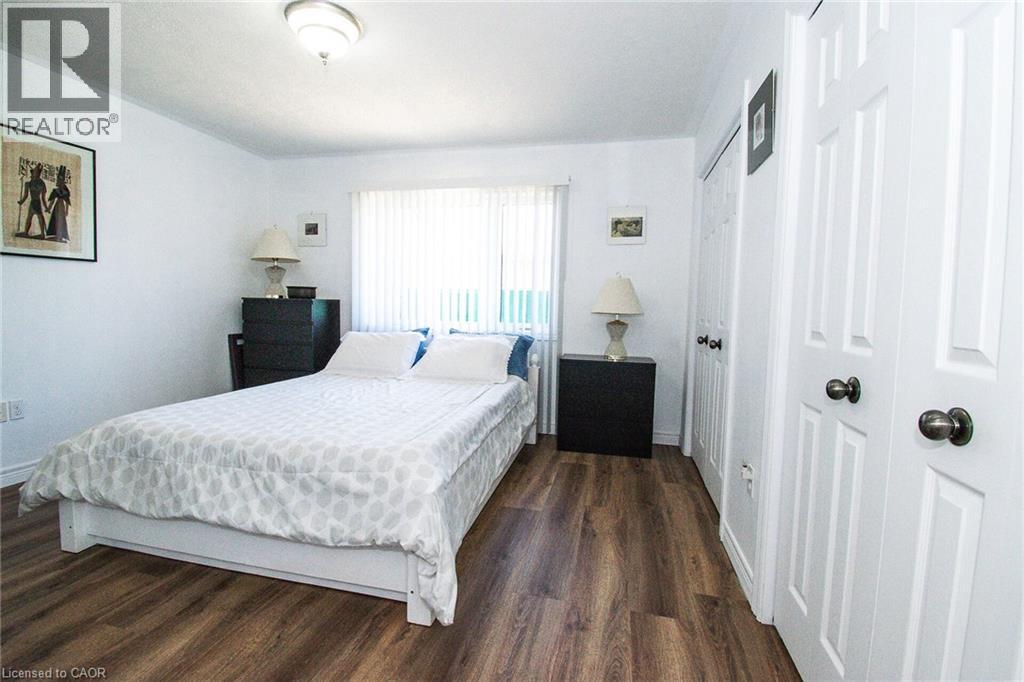 108 FOREST Street E - 17