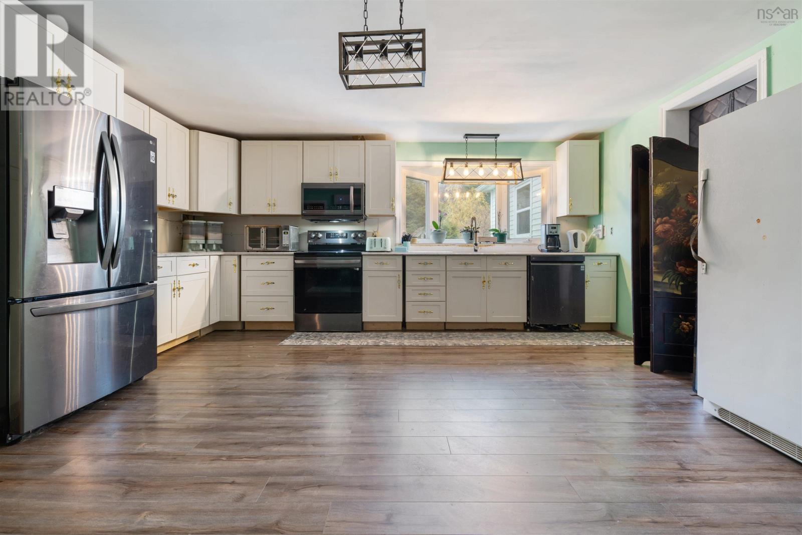 Property 8 of 32 of 8 Dufferin Mines Road