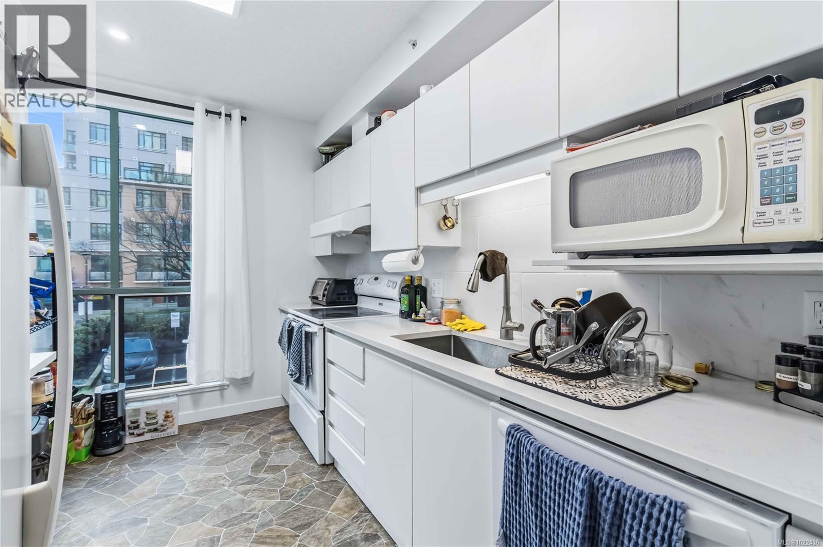 207 1020 View St, Victoria