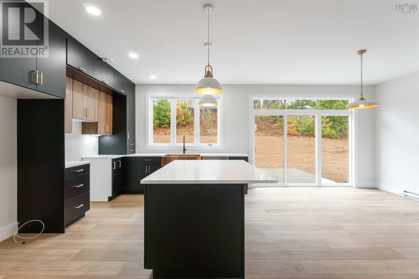 Property 17 of 51 of 16 Cynthia Drive, Champlain Heights