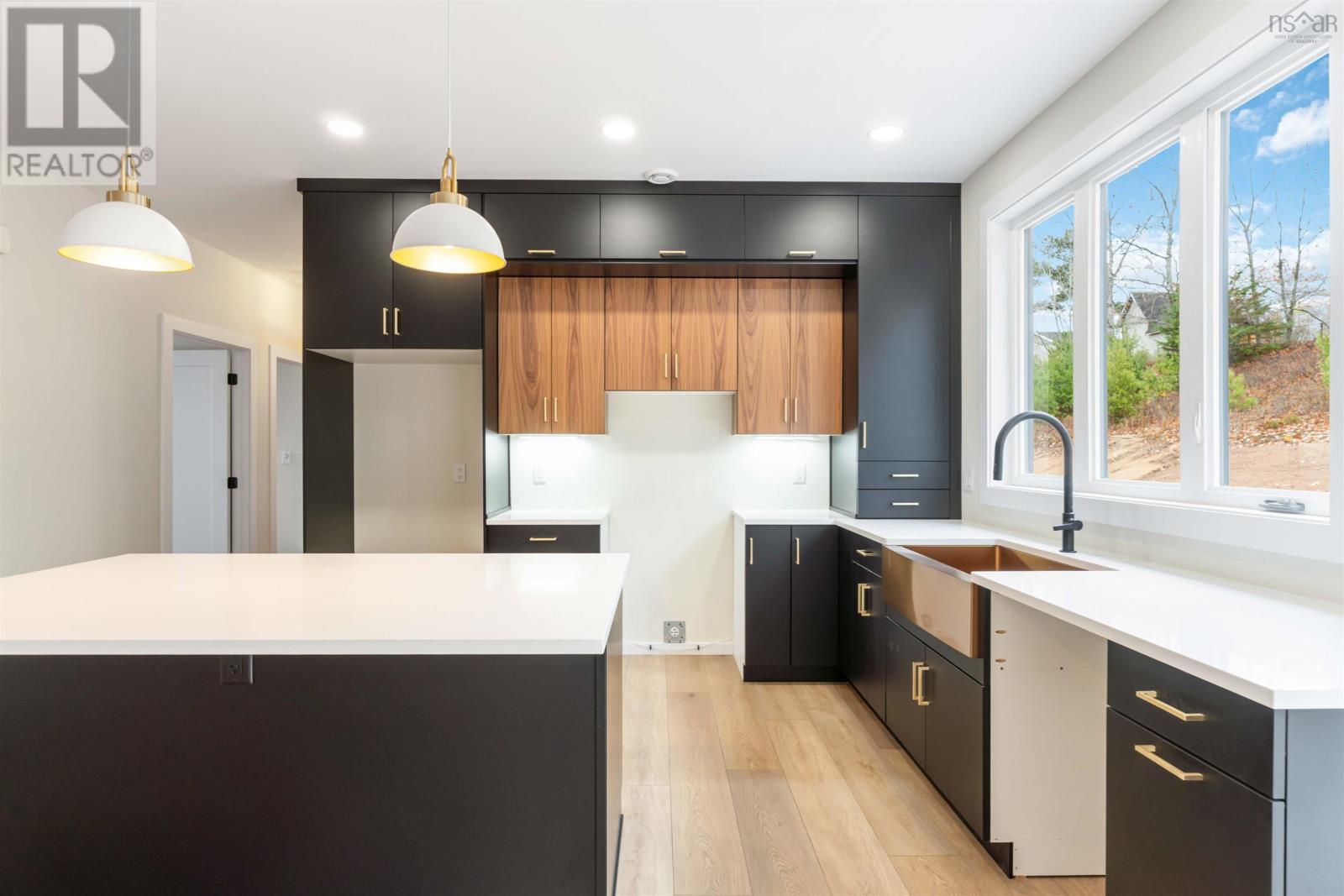 Property 18 of 51 of 16 Cynthia Drive, Champlain Heights