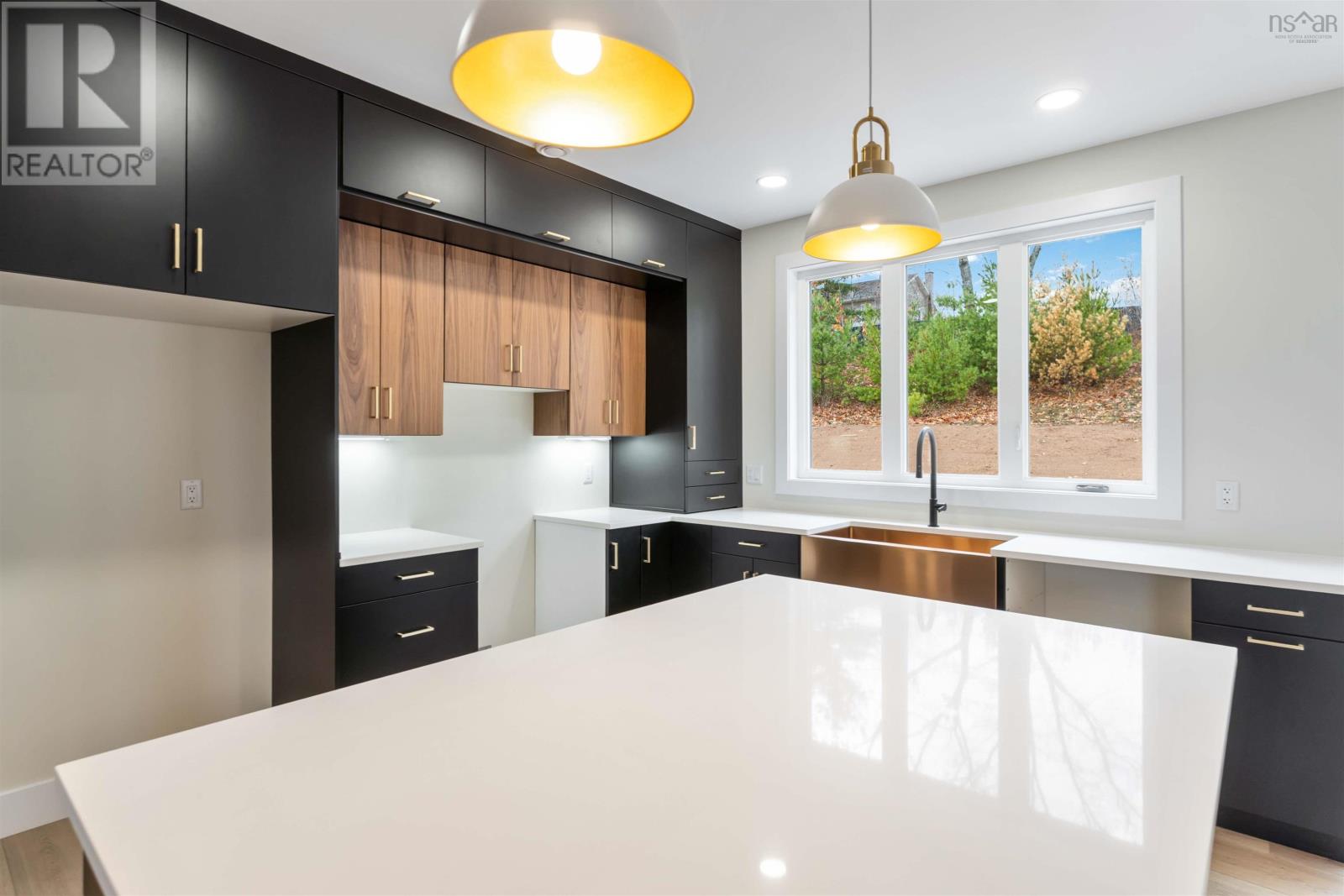 Property 20 of 51 of 16 Cynthia Drive, Champlain Heights