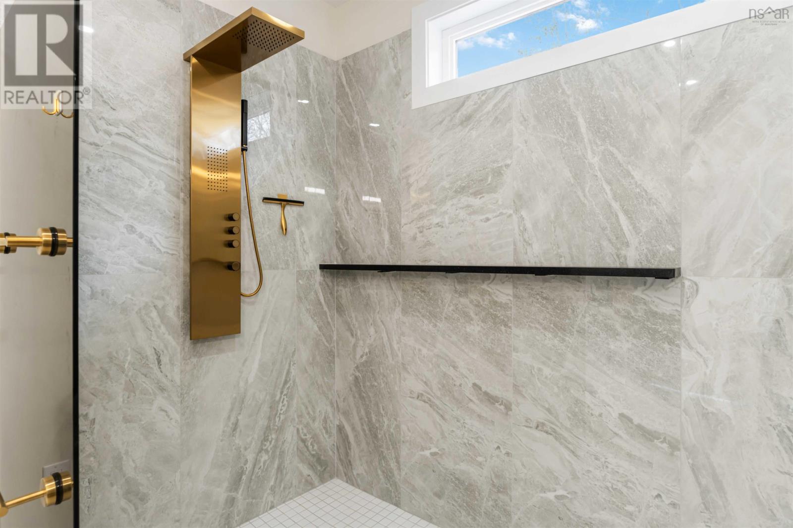 Property 30 of 51 of 16 Cynthia Drive, Champlain Heights