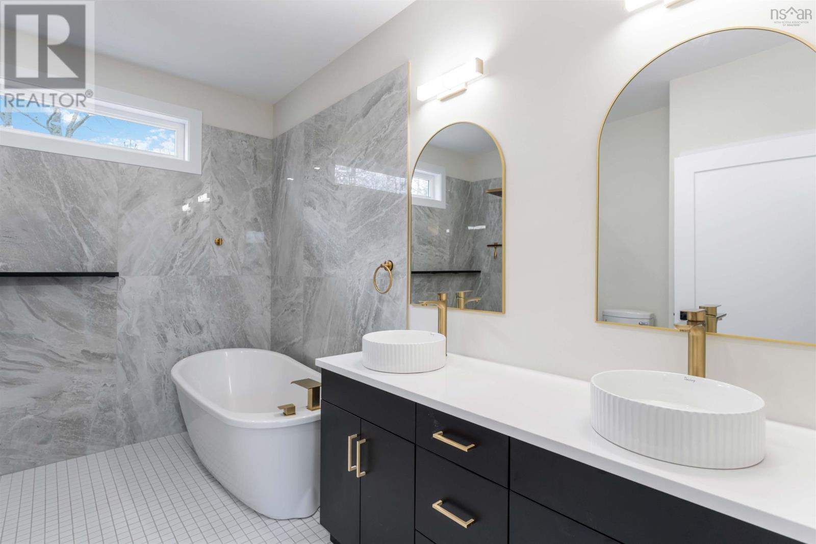 Property 27 of 51 of 16 Cynthia Drive, Champlain Heights