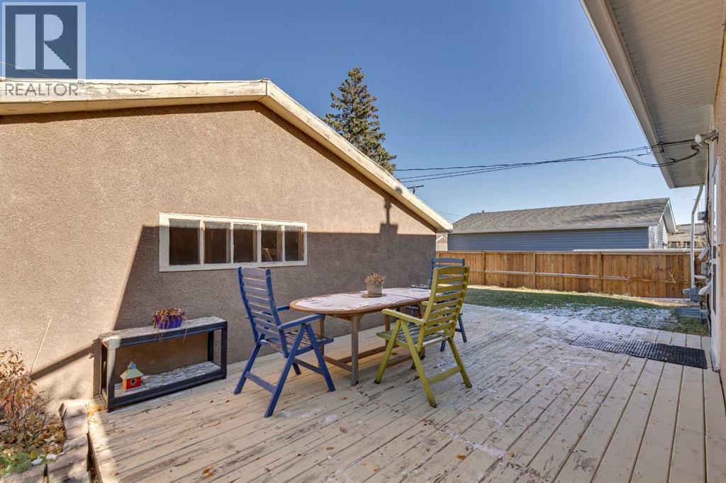 Single Family House Bungalow for Sale in  Worcester Drive SW Wildwood Calgary 