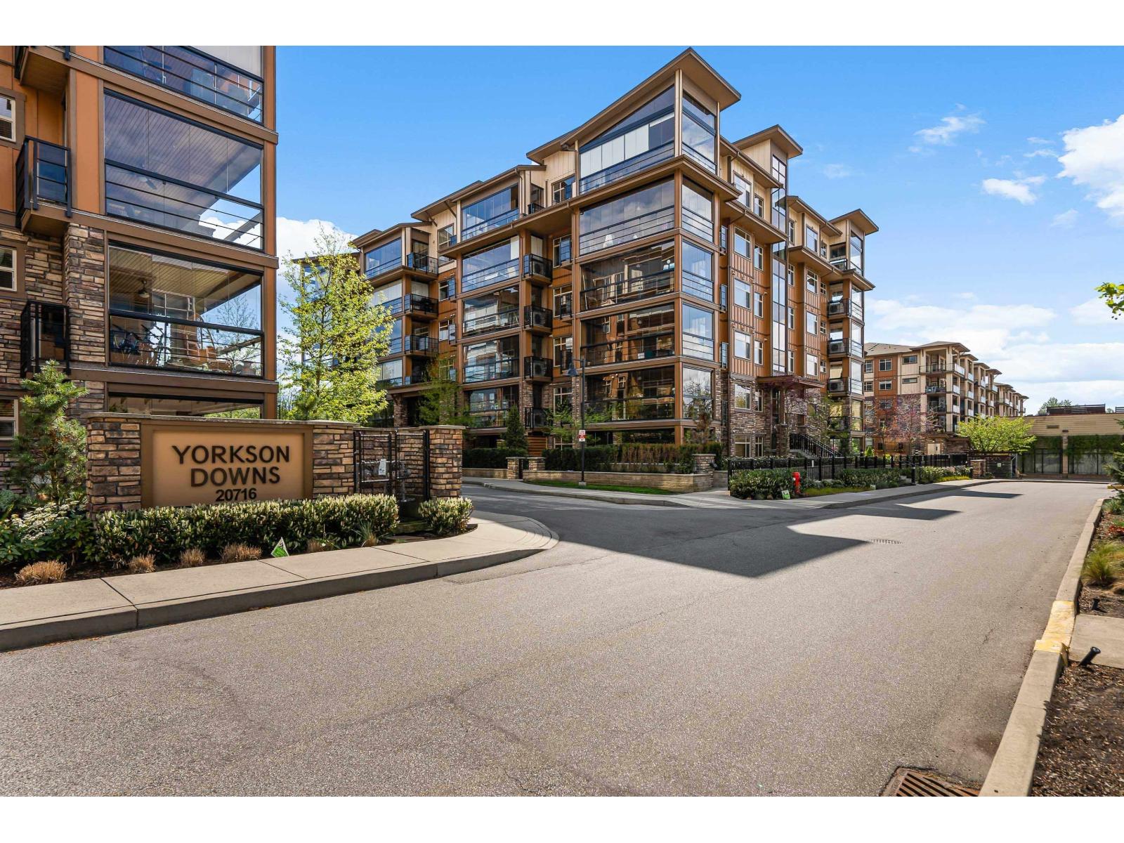 A512 20716 WILLOUGHBY TOWN CENTRE DRIVE, Langley