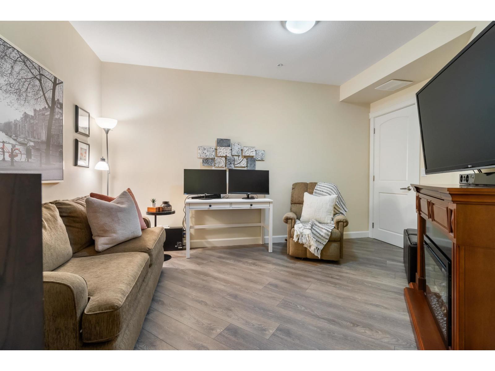 A512 20716 WILLOUGHBY TOWN CENTRE DRIVE, Langley