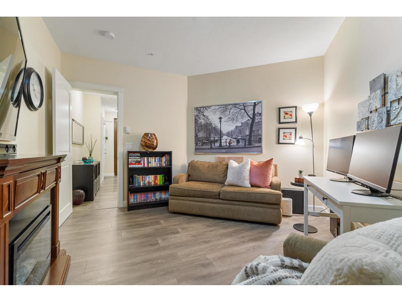 A512 20716 WILLOUGHBY TOWN CENTRE DRIVE, Langley