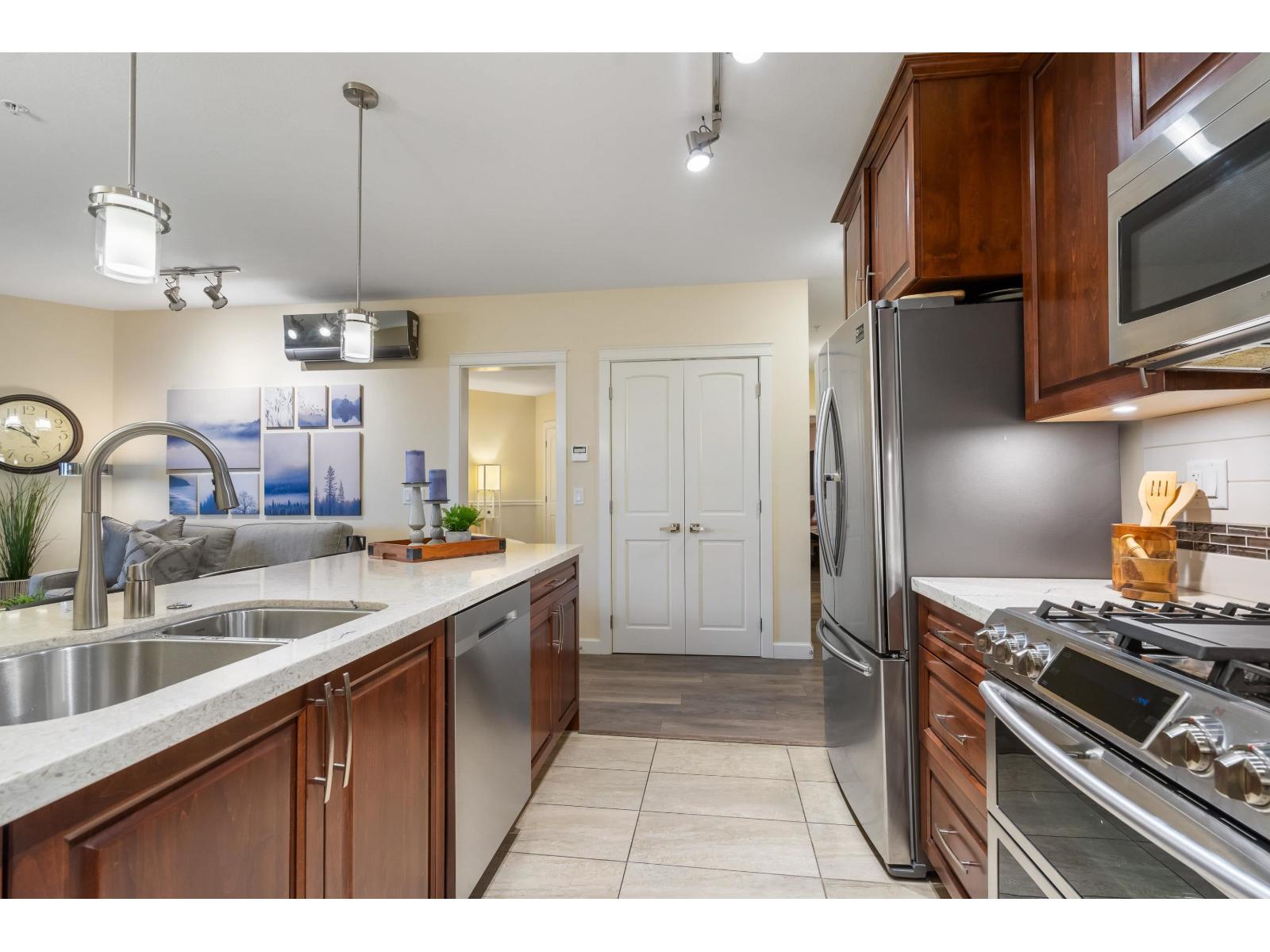 A512 20716 WILLOUGHBY TOWN CENTRE DRIVE, Langley