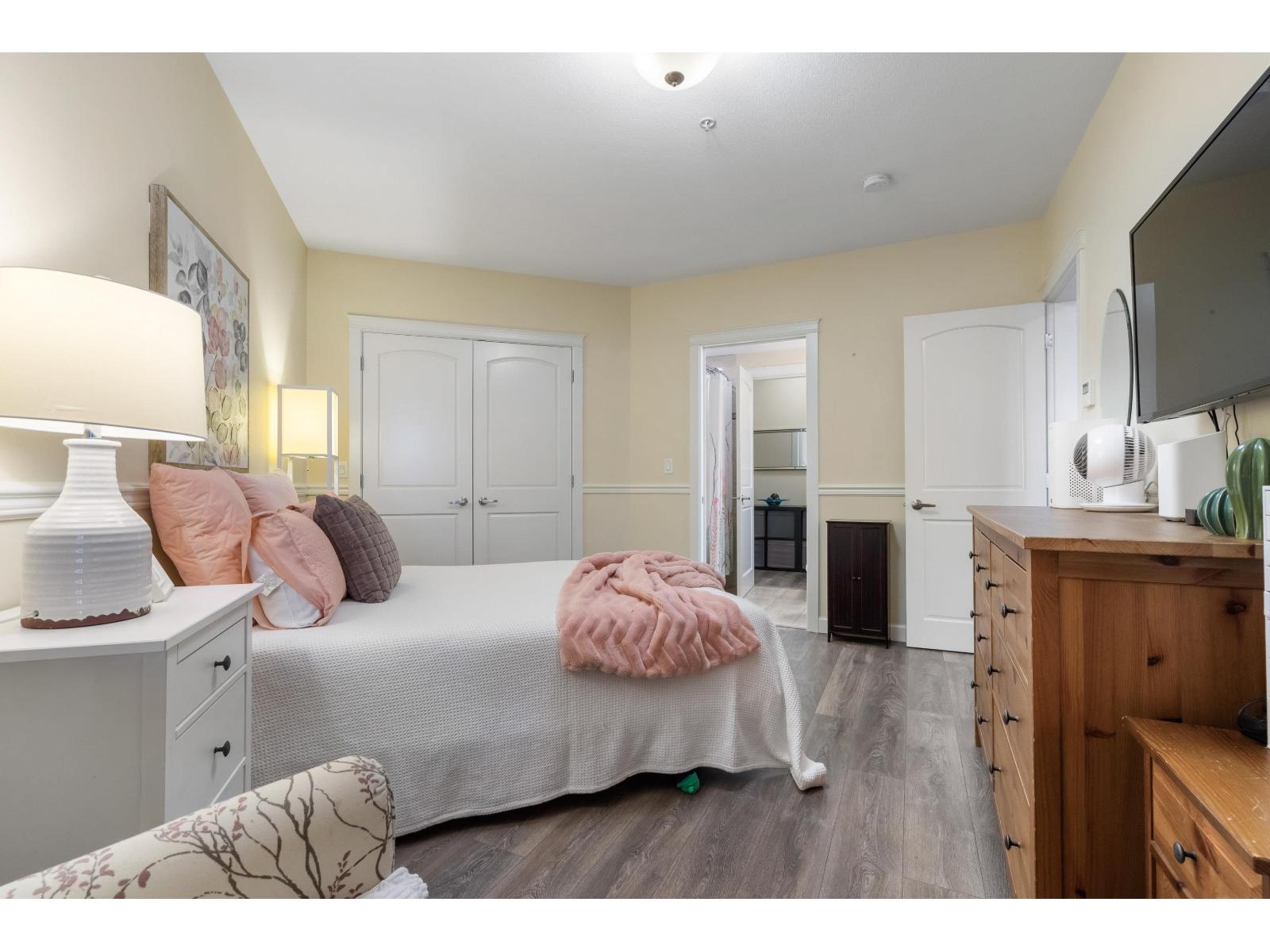 A512 20716 WILLOUGHBY TOWN CENTRE DRIVE, Langley