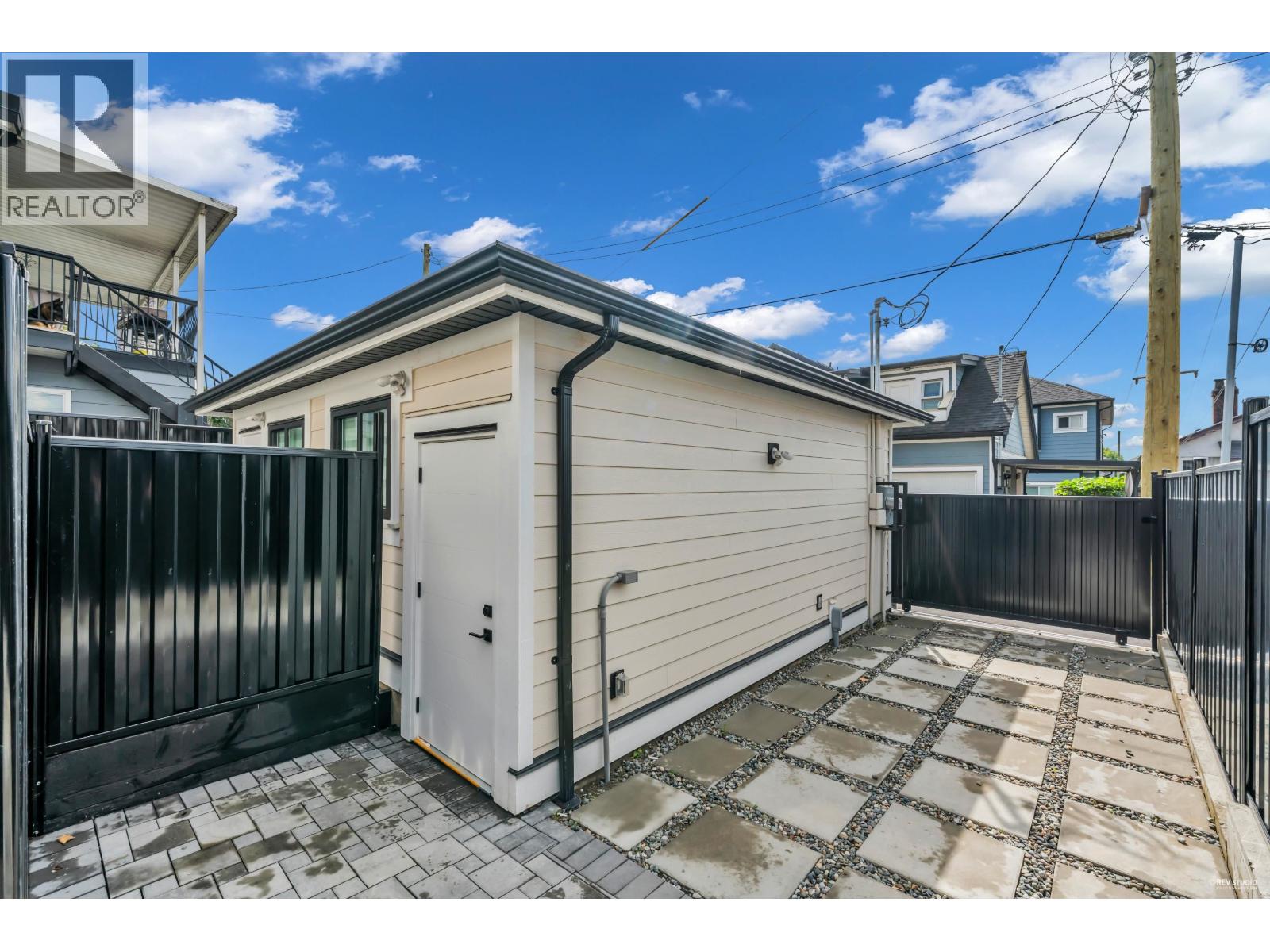 2 3344 ADANAC STREET, Vancouver