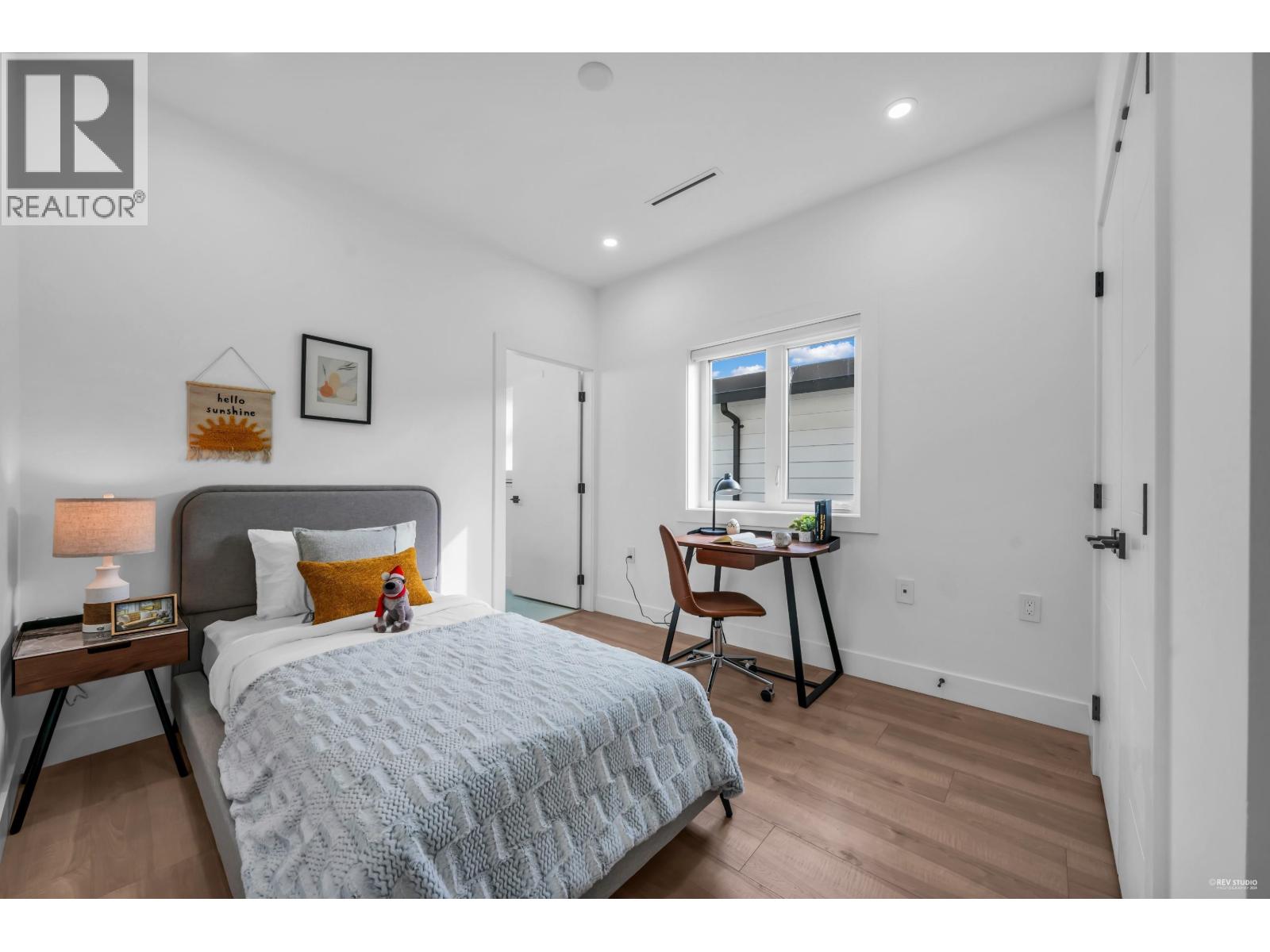 2 3344 ADANAC STREET, Vancouver