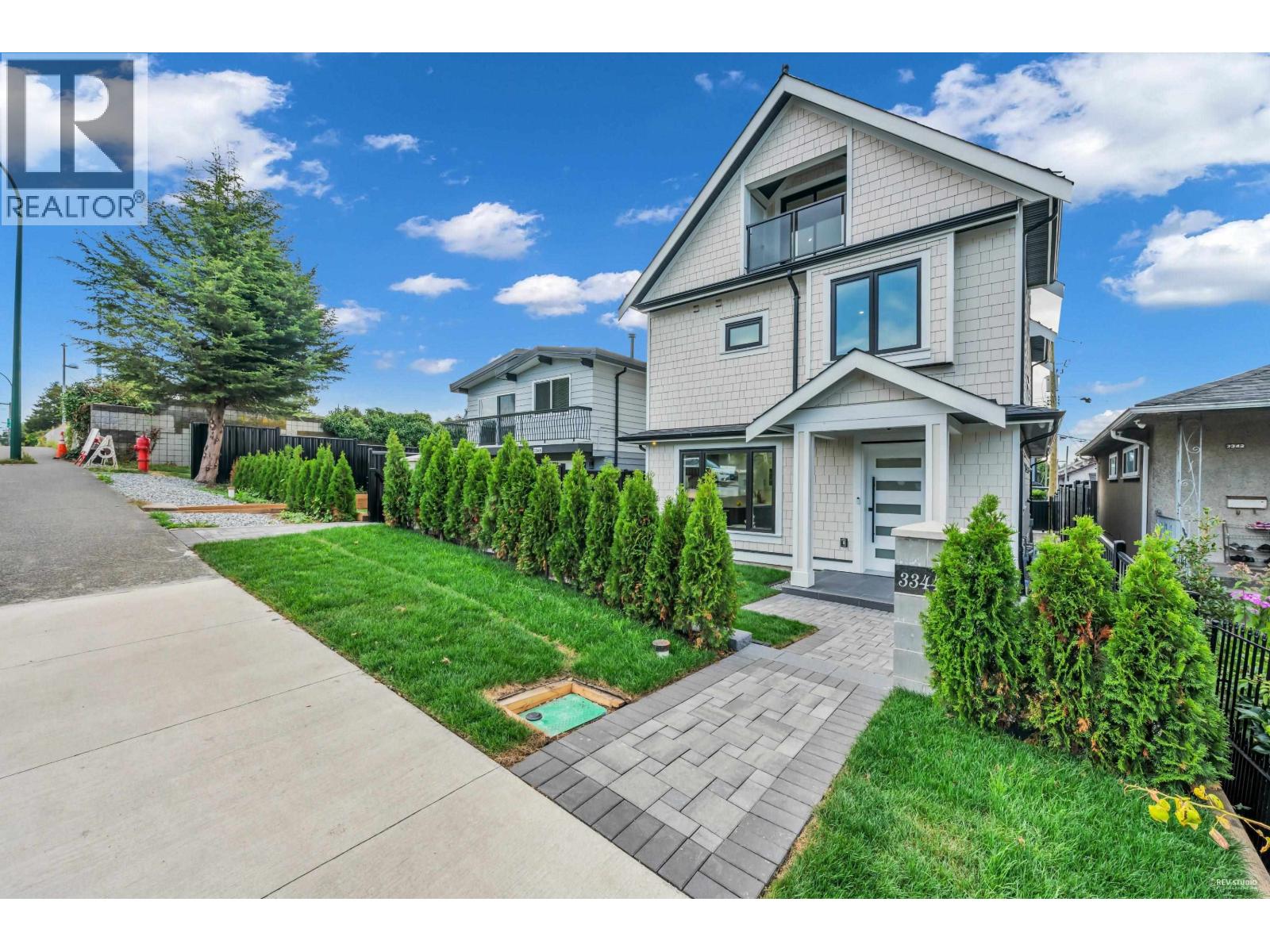 2 3344 ADANAC STREET, Vancouver