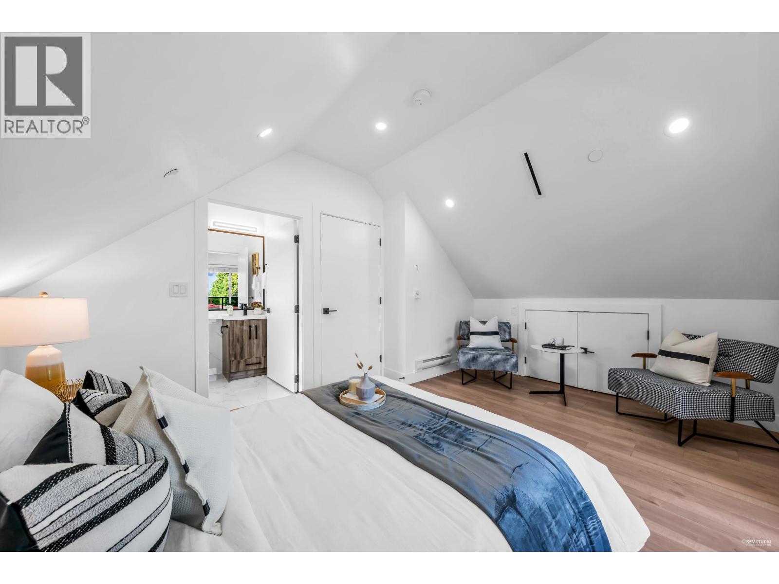 2 3344 ADANAC STREET, Vancouver