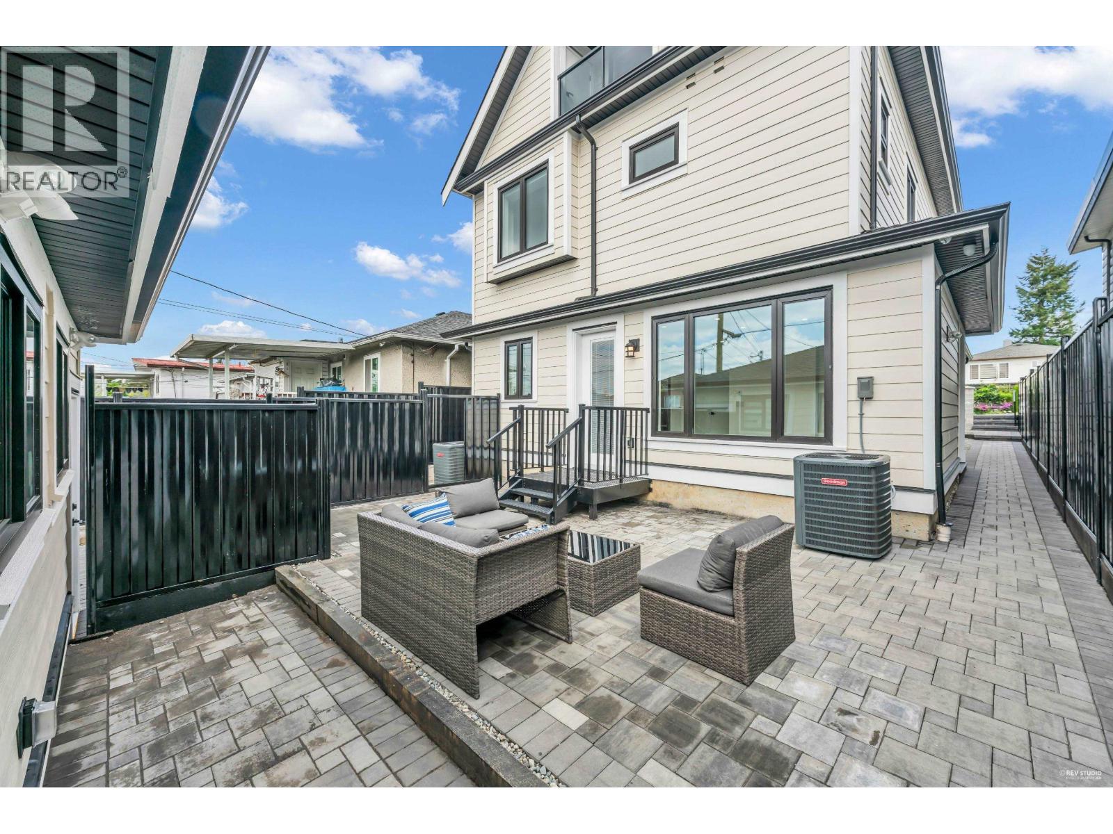 2 3344 ADANAC STREET, Vancouver